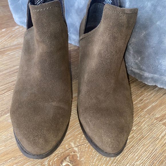 Steve Madden Suede dark olive/brown booties - Picture 6 of 7